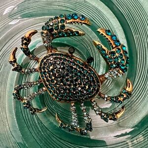 🌟Gold with Teal Crystals Crab Brooch